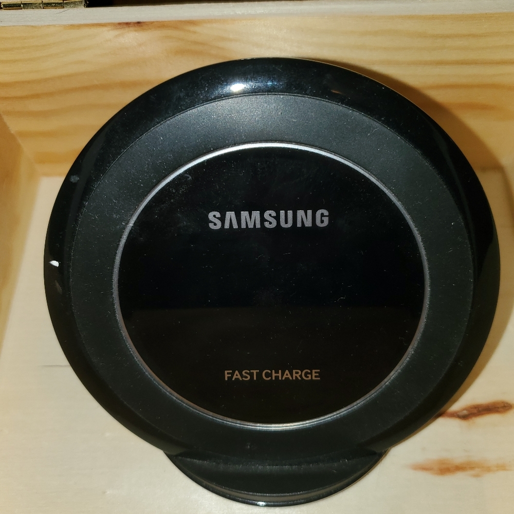 Wireless Samsung phone dock